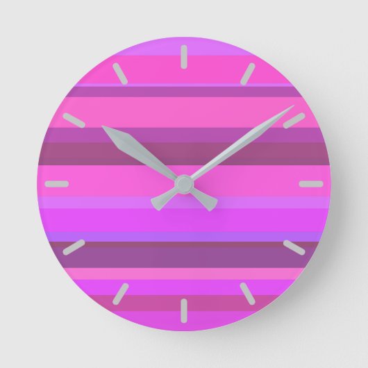 Rosa horizontale Streifen Runde Wanduhr (Vorderseite)