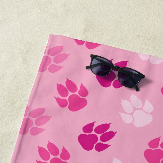 Rosa Hundepaws mit Monogramm und Name Strandtuch (Beispiel)