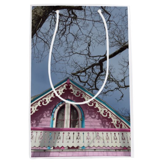 Rosa Hütte Dramatischer Himmel - Martha's Vineyard Mittlere Geschenktüte (Vorderseite)