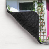 Rosa Hütten-Tür Mousepad (Ecke)