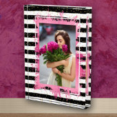 Rosa Imitate Fohlen auf Schwarz-weißen Streifen Fotoblock