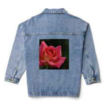 Rosa Jeansjacke mit Rosen-Applikation
