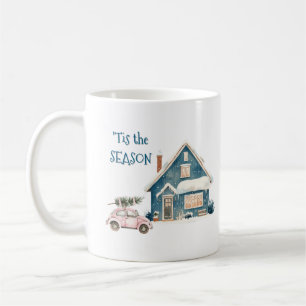 Rosa Käferauto bringt den Weihnachtsbaum Kaffeetasse