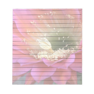 Rosa Kakteen-Blume in der Wüste Notizblock