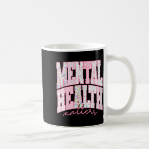 Rosa karierte mentale Gesundheit zählt Frühlingsze Kaffeetasse