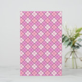 rosa Kariertes Floßpapier Briefpapier (Stehend Vorderseite)