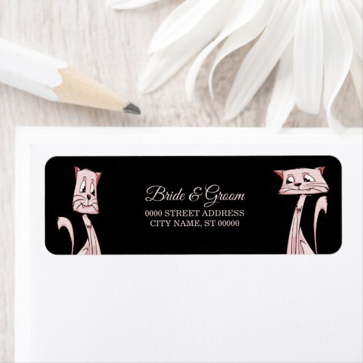 Rosa Katzen geben Adressenaufkleber zurück (Insitu)