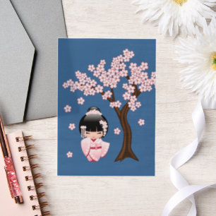 Rosa Kimono Kawaii Kokeshi-Puppe auf blauem Einsat Pergament Einladungen