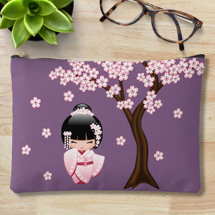 Rosa Kimono Kawaii Kokeshi-Puppe auf Lila Zubehörtasche