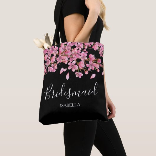 Rosa Kirschblüten auf der schwarzen Bridmaid Tasche (Von Nahem)