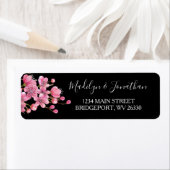 Rosa Kirschblüten auf schwarzer Rücksendeadresse (Insitu)