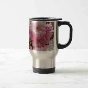 rosa Kirschblüten. Florale Foto Kunst. Reisebecher