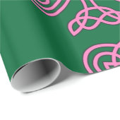 Rosa Kleeblatt auf grünem Hintergrundpapier Geschenkpapier (Rolleneckpunkt)