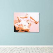 rosa Kleid Mädchen eingepackt Leinwand (Insitu (Holzboden))