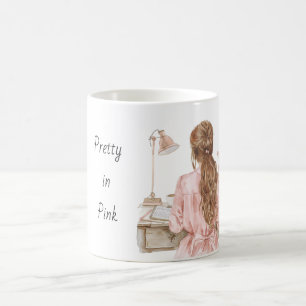 Rosa Kleid Rothaariger Schreibtisch Kaffeetasse