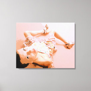 rosa Kleidermädchen eingewickelte Leinwand