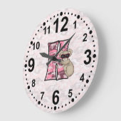 Rosa Koala Camouflage Letter K Monogram Große Wanduhr (Winkel)