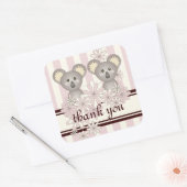 Rosa Koala Twin Girl Kinderdusche / Kindergeburtst Quadratischer Aufkleber (Umschlag)