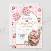 Rosa Kokette Erdbeere Gingham Erster Geburtstag Einladung (Vorderseite)