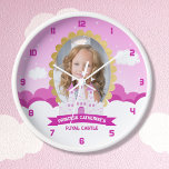 Rosa Königliche Prinzessin Burg Wilhelm Tell Uhr<br><div class="desc">Dieses von Prinzessinnen gestaltete Kindergeburtstag-Design ist die perfekte Wahl für eine feierliche Veranstaltung. Dieses Produkt ist mit aufwändigen Designs geschmückt, die für eine Prinzessin geeignet sind, komplett mit einem Schloss in Wolken und Glitzern in rosa Traumhimmel. Der Gesamteindruck ist magisch und charmant, sicher zu begeistern, jedes junge Mädchen, die träumt,...</div>