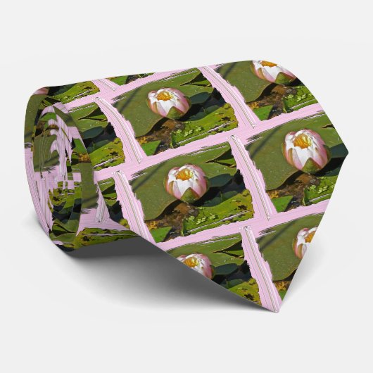 Rosa Krawatte (Gerollt)