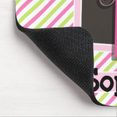 Rosa Kreuz auf rosa und grüne Streifen Mousepad (Ecke)