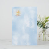 Rosa Kreuz auf Wolken mit glücklichem Ostertext Briefpapier (Stehend Vorderseite)