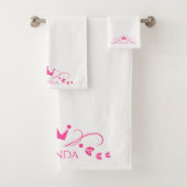 Rosa Krone und Wirbel Monogramm Badhandtuch Set (Insitu)