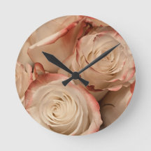 Rosa-Kronen-Traumbild: Creme- und rot gespitzte Ro