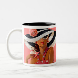 Rosa Kuchen-Dame durch Trish Biddle Zweifarbige Tasse