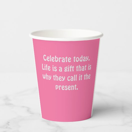 Rosa Kuchen glücklich Pappbecher (Rückseite)