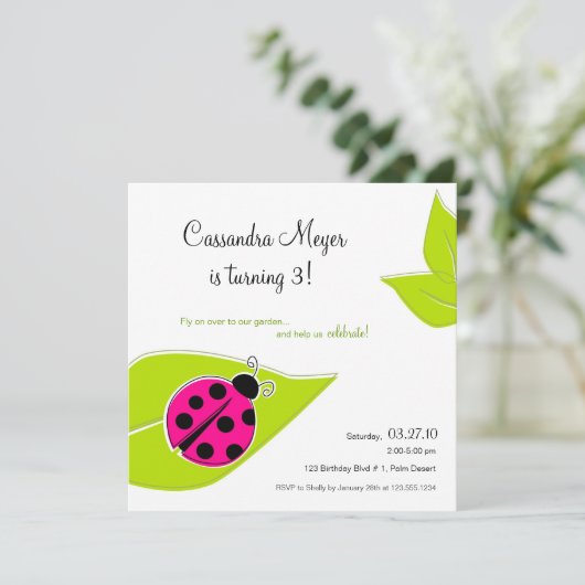 Rosa Ladybug Platz Geburtstag Einladung (Stehend Vorderseite)