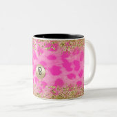 Rosa Leopard Cheetah Print Gold Glitzer Monogram Zweifarbige Tasse (VorderseiteRechts)