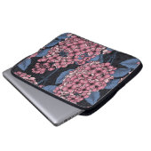 Rosa Lila auf dunkelblau Laptopschutzhülle (Vorne Knopf)