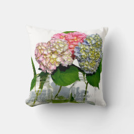 Rosa lila-blaue Hydrangeas und Mason-Glas Kissen
