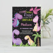 Rosa Lila Dinosaurier Geburtstagseinladungen Einladung (Stehend Vorderseite)