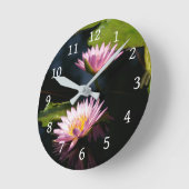 Rosa lila Lotos-Wasserlilien Runde Wanduhr (Winkel)