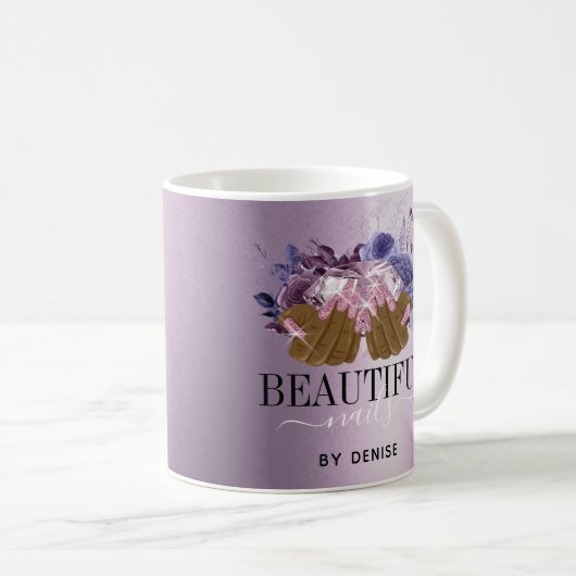 Rosa lila Nagelsalon Frau Hand Nägel Technikerin Kaffeetasse (VorderseiteRechts)