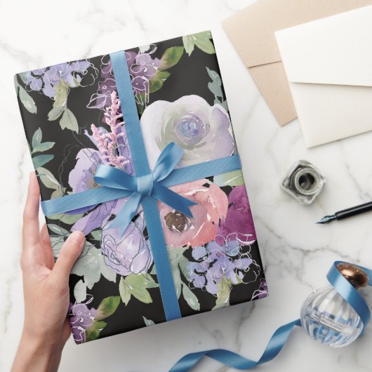 Rosa Lila Rose Schwarzer Hintergrund Geschenkpapier (Schenken)