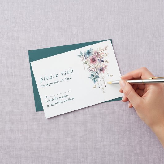 Rosa lila und blaue Blumen und Schmetterlinge RSVP Karte