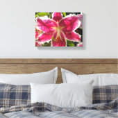 Rosa Lilien Rosa tropische Blume Rosa Blüten Leinwanddruck (Insitu (Schlafzimmer))