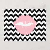 Rosa Lippen auf schwarzen und weißen Zigzag Postkarte (Vorderseite)