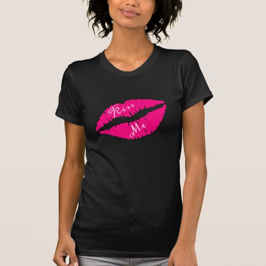 Rosa Lippenstift küss mir Slogan Pop Art T-Shirt (Vorderseite)