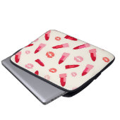 Rosa Lippenstift-Kuss-Muster Laptopschutzhülle (Vorne Knopf)