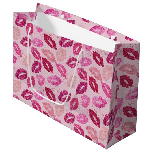 Rosa Lippenstift-Kuss nahtloses Muster Große Geschenktüte (Vorderseite Schrägansicht)
