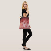 Rosa Lotus Abstraktes Design Tasche (Am Model)
