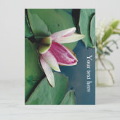 Rosa Lotus Blossom Blume Foto Einladung (Stehend Vorderseite)