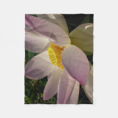 Rosa Lotus Blume III Sommer-Blütenzeit Fleecedecke (Vorderseite)