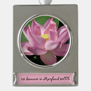Rosa Lotus Blume IV Banner-Ornament Silber