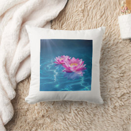 Rosa Lotus-Blume schweben auf Kristallblau Kissen